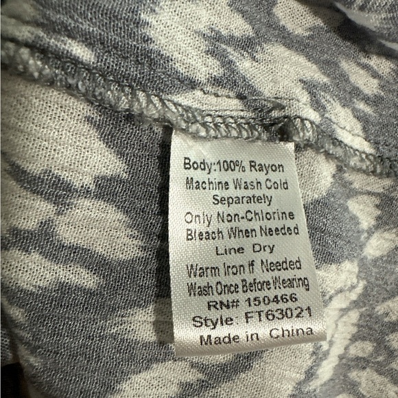 Fun 2 Fun Women's Gray and White Patterned Top with a flutter sleeve - Picture 6 of 7